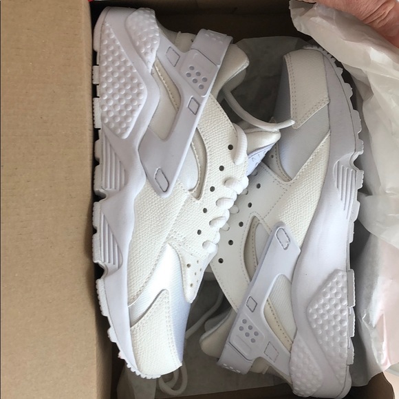 Nike Shoes - Nike BNW White Air Huarache Run Shoes Sneakers